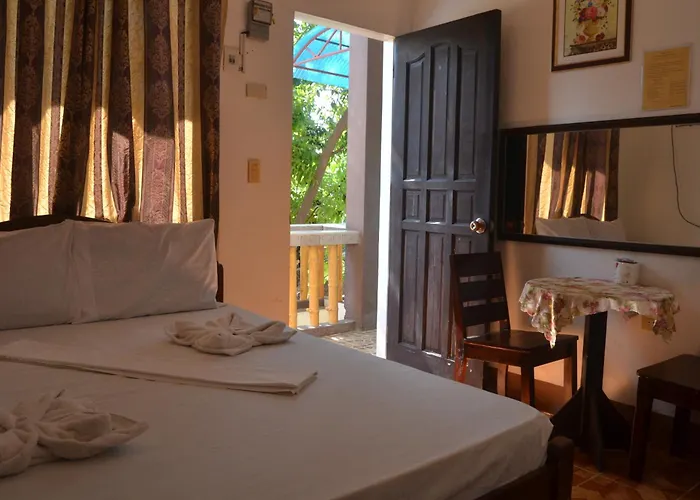 Nanette's Tourist Inn 2*